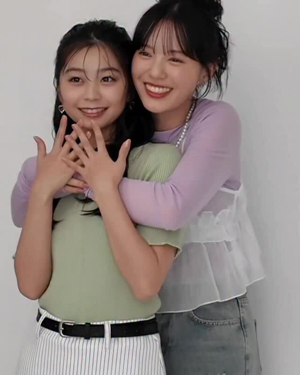 あいにゃんのことが大好きすぎるうみ🥹💕大好きを表すポージングということでバックハグしてみた🤣にこにこなあいにゃんと、終始嬉しそうなうみが可愛すぎ🥰⊹₊⟡⋆˚⊹—————————⊹₊⟡⋆˚⊹STモデルの