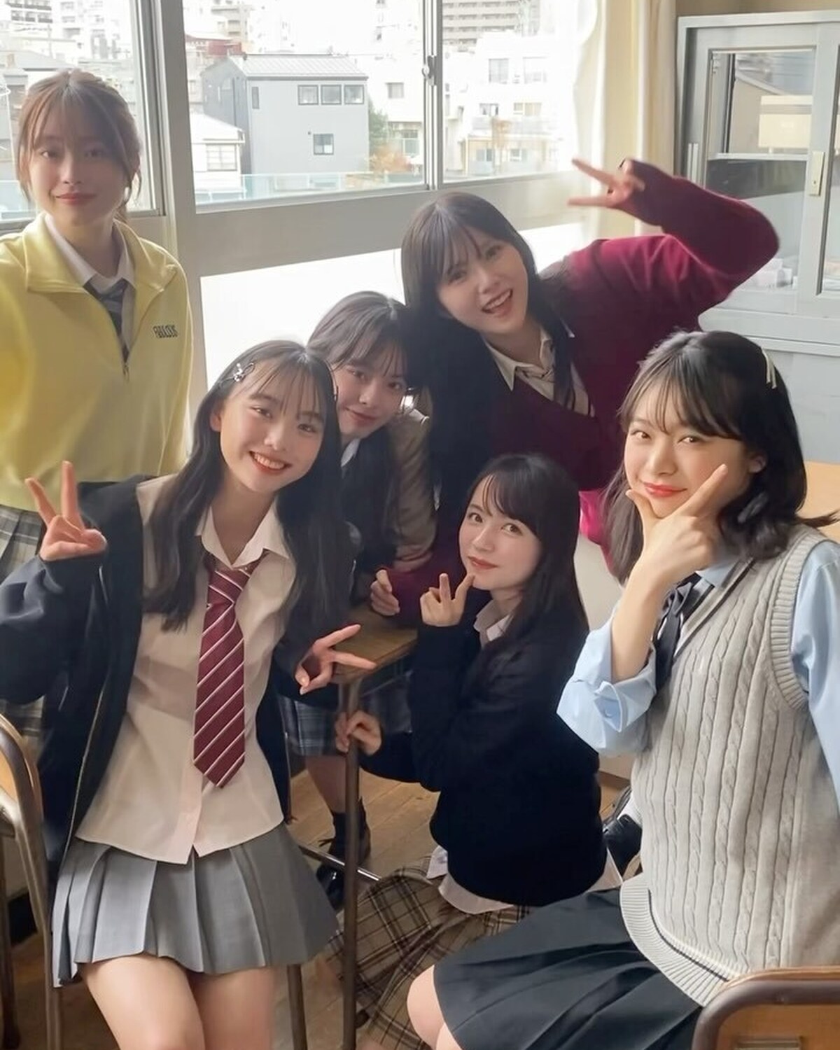 新⭐︎LJK㋲大集合💖の制服撮影🏫仲良し㋲たちが集まったから、撮影の待ち時間はリアルな放課後みたい🤣おしゃべりが止まらなかったよ🎶#Seventeen #セブンティーン #ST #雑誌 #ファッション