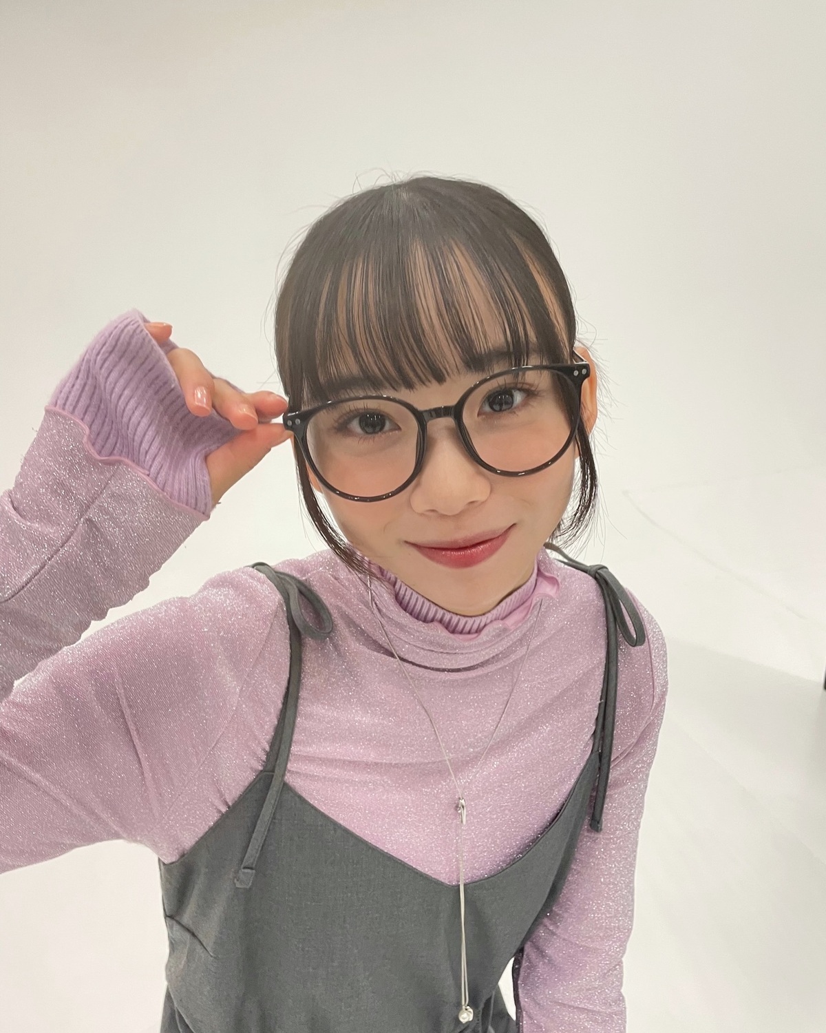 メガネ女子🤓なれいちゃんはいかが？🖤お洋服もメガネもぜーんぶれいちゃんの私物だよ💫お顔が小さすぎてメガネがより大きく見えるトリックアート…🥺💭🪽#Seventeen冬号 #Seventeen #セブン