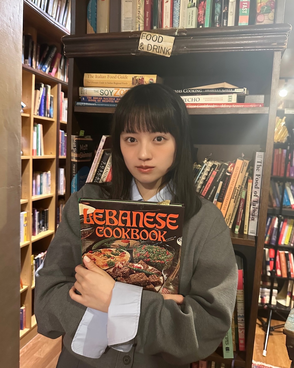 じゅったん👼🏻🤎ぱっつん気味の前髪が可愛すぎ🥺🍒この間リールに投稿した動画も見てね〜🫶🏻#上坂樹里 #じゅったん #俳優 #ミスセブンティーン #オフショット #Seventeen #セブンティーン