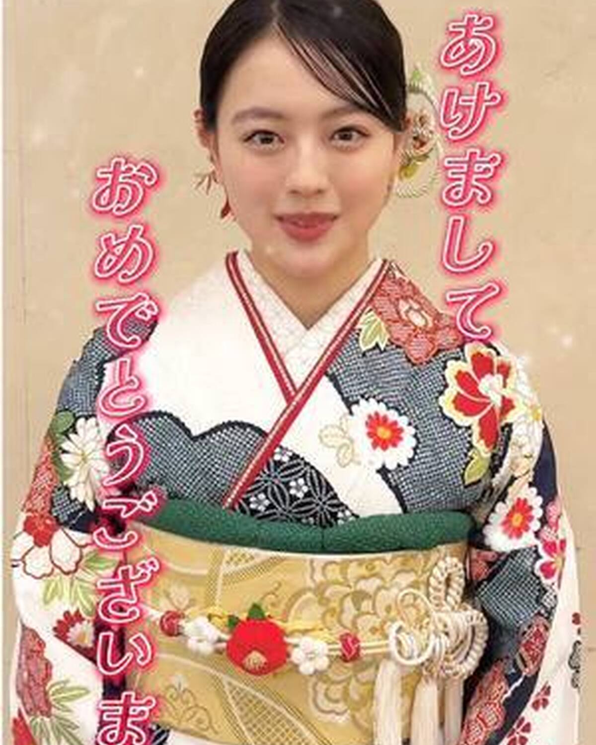 晴れ着姿のじゅったんから新年のご挨拶が到着🗣️🎉 所属事務所、エイベックス・エンタテイメントの「エイベックス・マネジメント・エージェンシー晴れ着お披露目会」が先日行われたよ👘✨ Seventeen読者