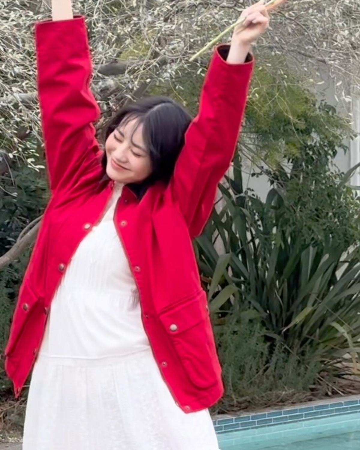 撮影中もはじける瑠紀スマイル🥰🤍🍃何度もジャンプしたり、クルクル回ってみたり🥺🎶1秒たりとも目が離せないるきの撮影風景をどぞ🌹⊹₊⟡⋆˚⊹—————————⊹₊⟡⋆˚⊹STモデルのオフショットがもっと