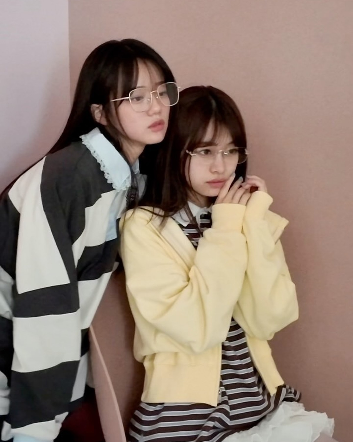 息ぴったりのるなるい👩🏻‍❤️‍👩🏻ボーダー×スクエアメガネのリンクコーデ🥸🖤🤍⊹₊⟡⋆˚⊹—————————⊹₊⟡⋆˚⊹STモデルのオフショットがもっとみたいコは@seventeenjp_mag を
