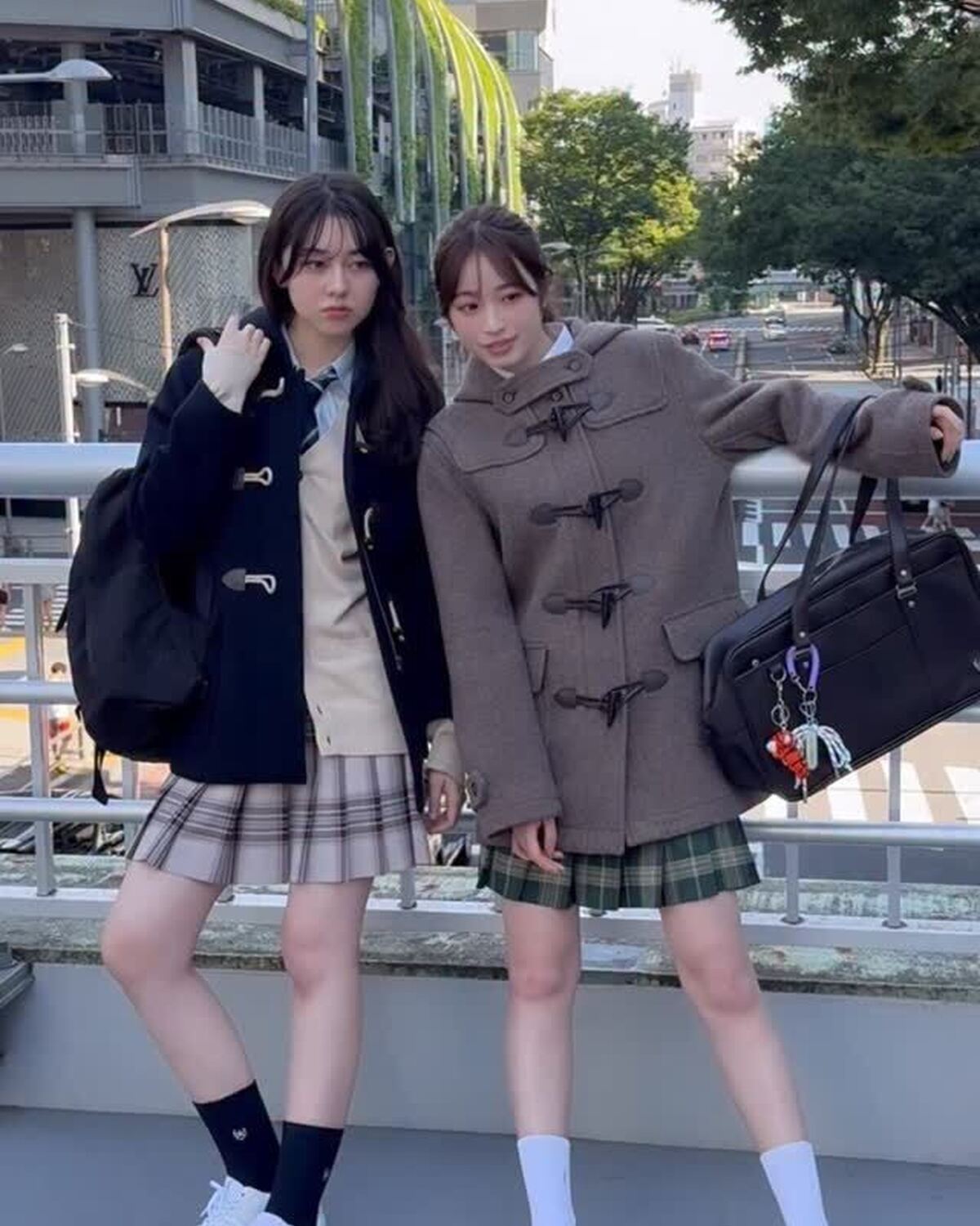 はんあんの制服撮影風景🎥🩵寒くなって来てそろそろ本格的に冬制服の出番だよね🏫❄️コーデの参考に👭🏻🎶#葛西杏也菜 #石川花 #今日好き #今日好きになりました #制服 #jk #ljk  #冬制服オフ