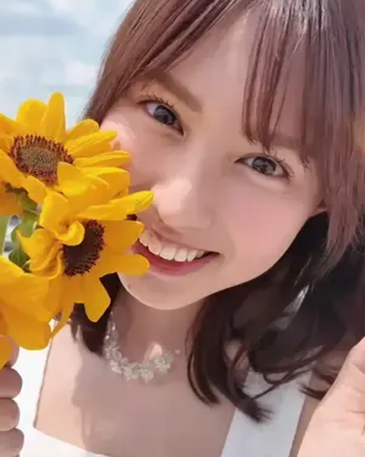 Seventeenを卒業する #森﨑美月 ちゃんから読者のみんなへラストメッセージが到着🗣️🌼 初登場はなんと中学２年生。約５年間、もんスマイル✨でSeventeenを照らし続けてくれたもんちゃんが卒