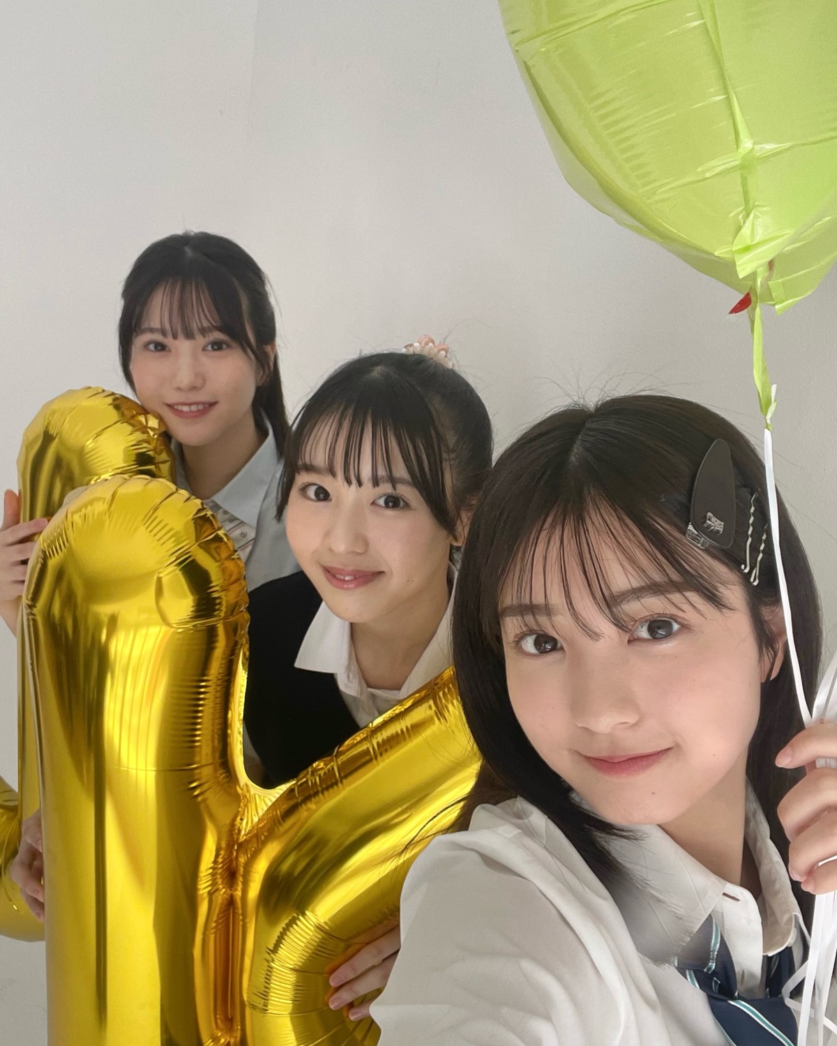 みりね♡みんみ♡まほのスリーショット📸💛JKバルーンを持って元気に頑張ったよ🎈※撮影は3月に行いました⊹₊⟡⋆˚⊹—————————⊹₊⟡⋆˚⊹STモデルのオフショットがもっとみたいコは@sevent