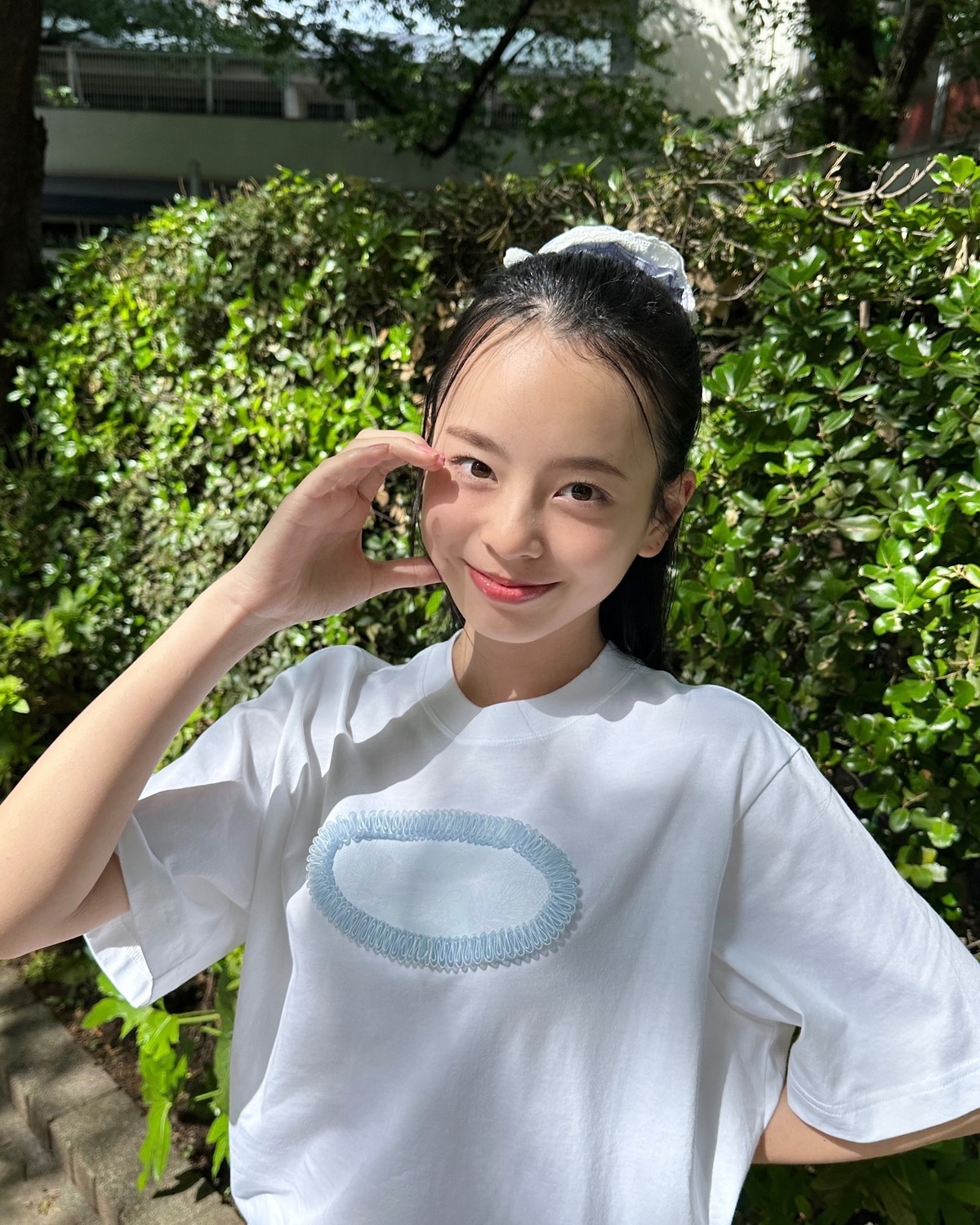 夏だ〜😝🙌🏻太陽の光を浴びて気持ちよさそうな舞羽🥺☀️みんな夏休みは楽しんでる〜？🎶お出かけした？課題はもう終えた？👀#Seventeen #セブンティーン #ST夏号 #雑誌 #ファッション雑誌 #