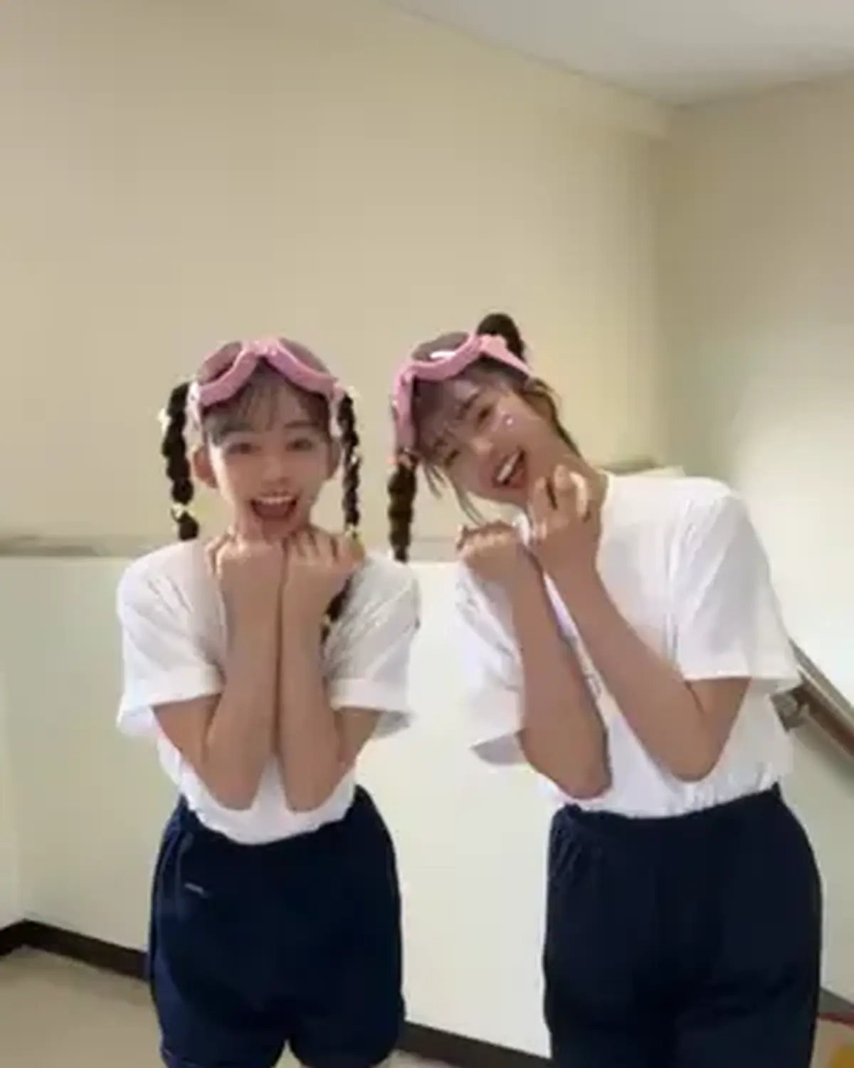 階段登ってくるタイミングが難しすぎた😹😹😹トーストの代わりにおにぎり🍙 #堀口真帆 #岡本望来 #トーストかじって交差点でぶつかる #ilife #おすすめ　@堀口真帆
