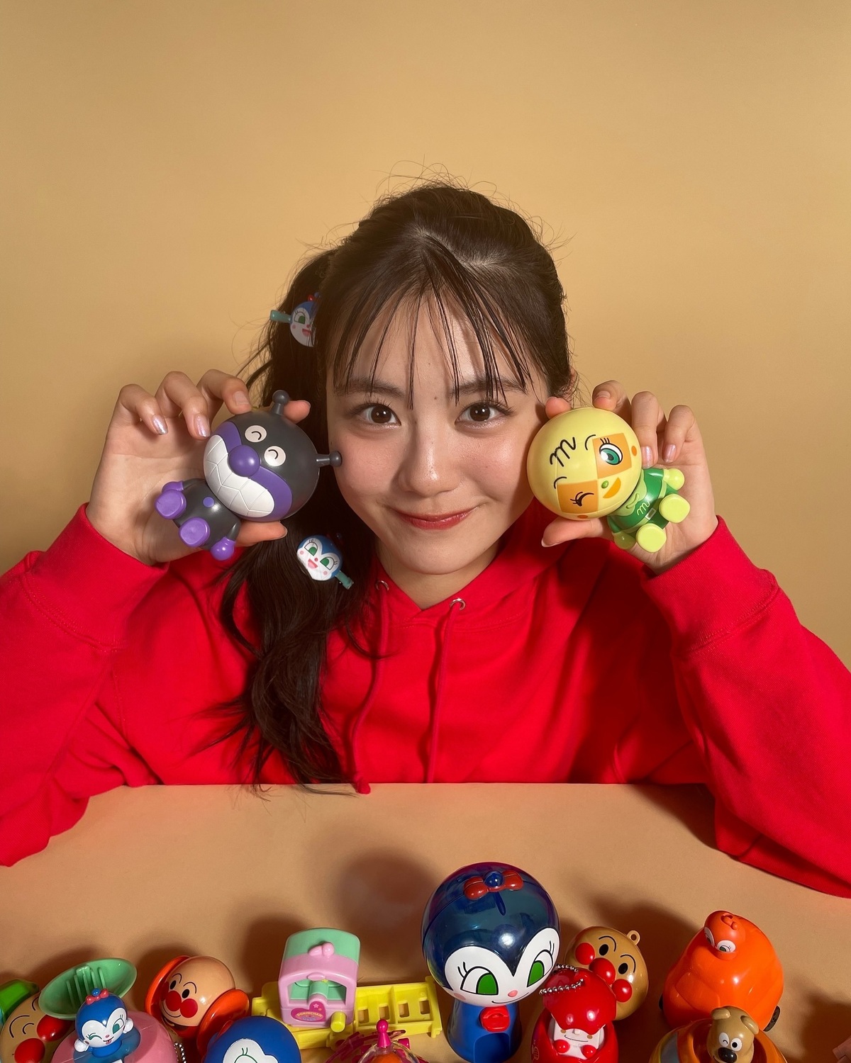 これぜーんぶ瑠紀の私物❤️💜かなりの数のアンパンマングッズだよね🤣❣️特に好きなキャラクターはコキンちゃんなんだって🎶ST-Webで公開中の #月刊STモ のオフショットだよ📸瑠紀のことがもっと知れる