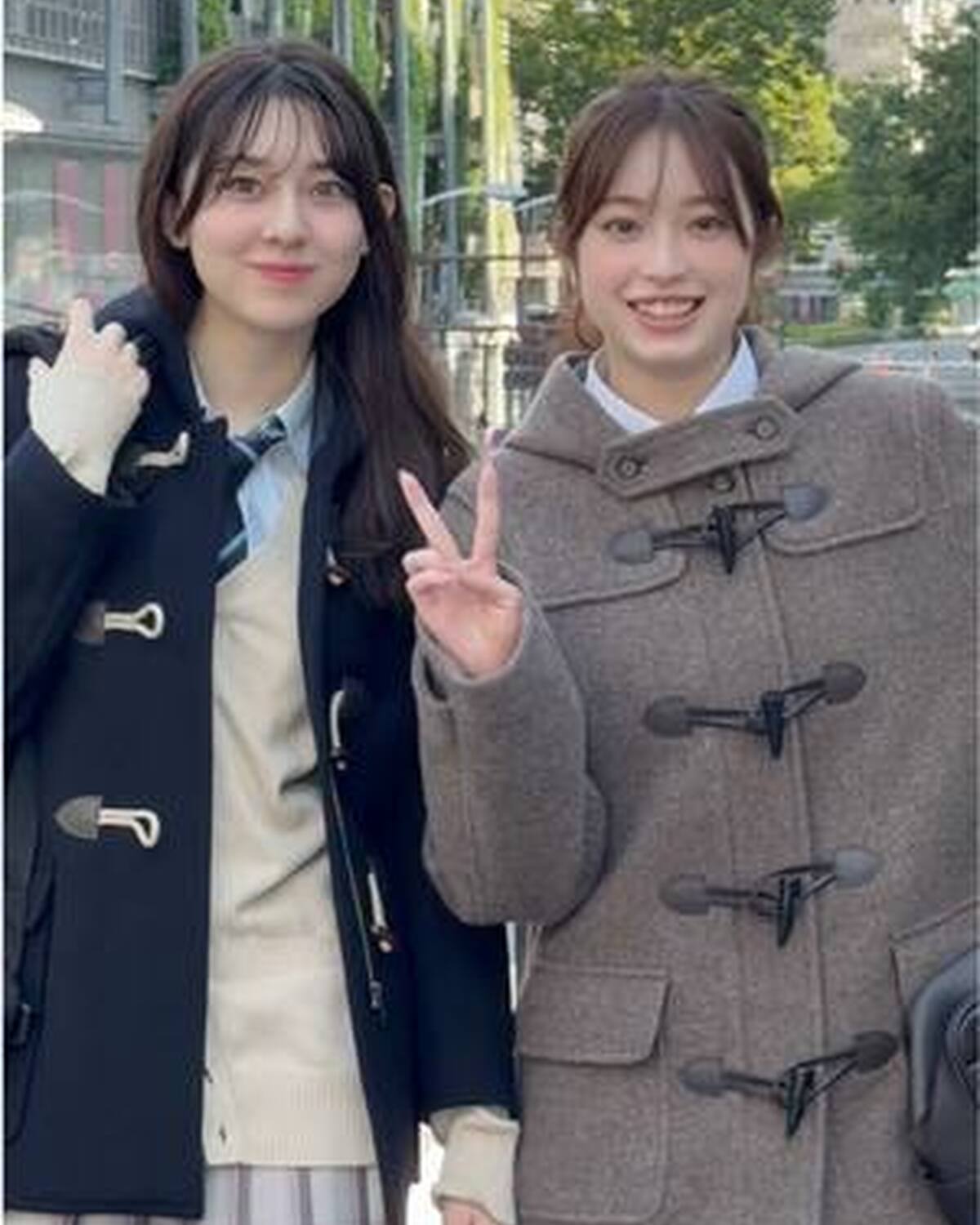 はんあんの制服撮影風景🎥🩵 寒くなって来てそろそろ本格的に冬制服の出番だよね🏫❄️ 冬制服コーデの参考にも👭🏻🎶 #葛西杏也菜 #石川花 #今日好き #今日好きになりました #制服