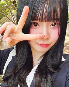 カリスマギャルJK♡ST読者・まいかちゃんの愛用アイテムは？【スクバの中身大調査】
