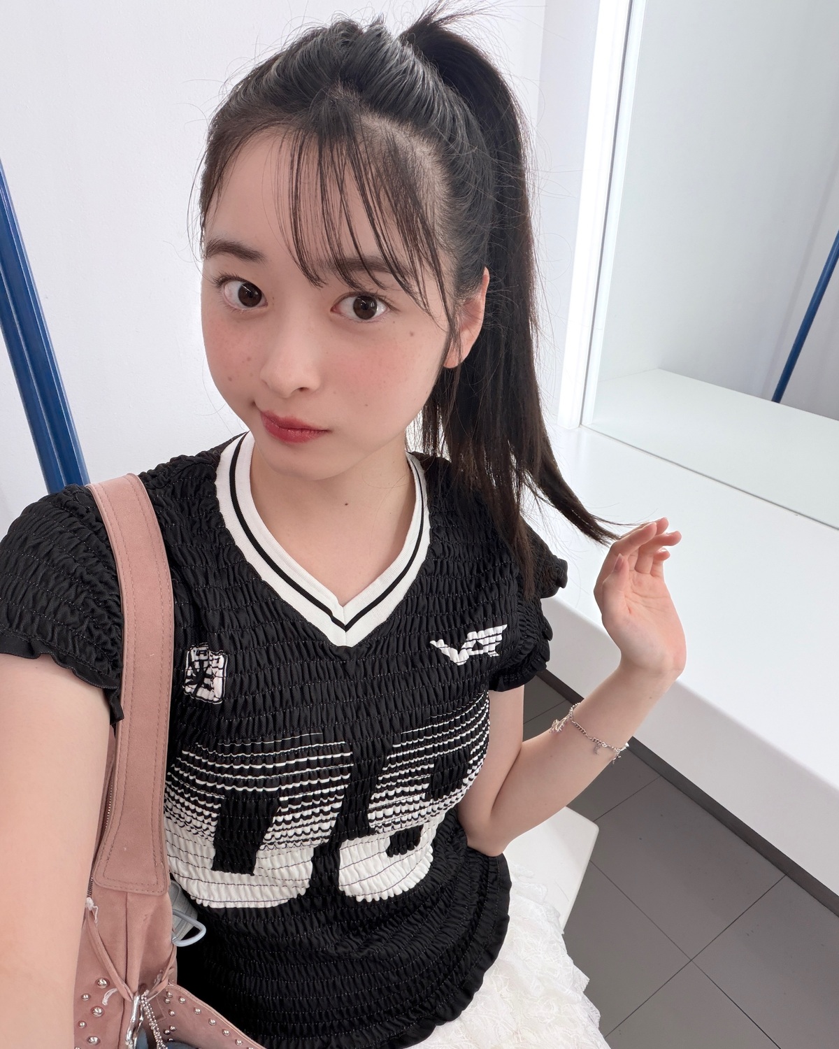 夏も芽里衣がかわいすぎる🥺💙ポニーテールも似合ってるよね👱‍♀️💨芽里衣が着てるTシャツは私服👕この夏の推しTだよ❤︎⊹₊⟡⋆˚⊹—————————⊹₊⟡⋆˚⊹Seventeen夏号発売中📖🌴STモデ