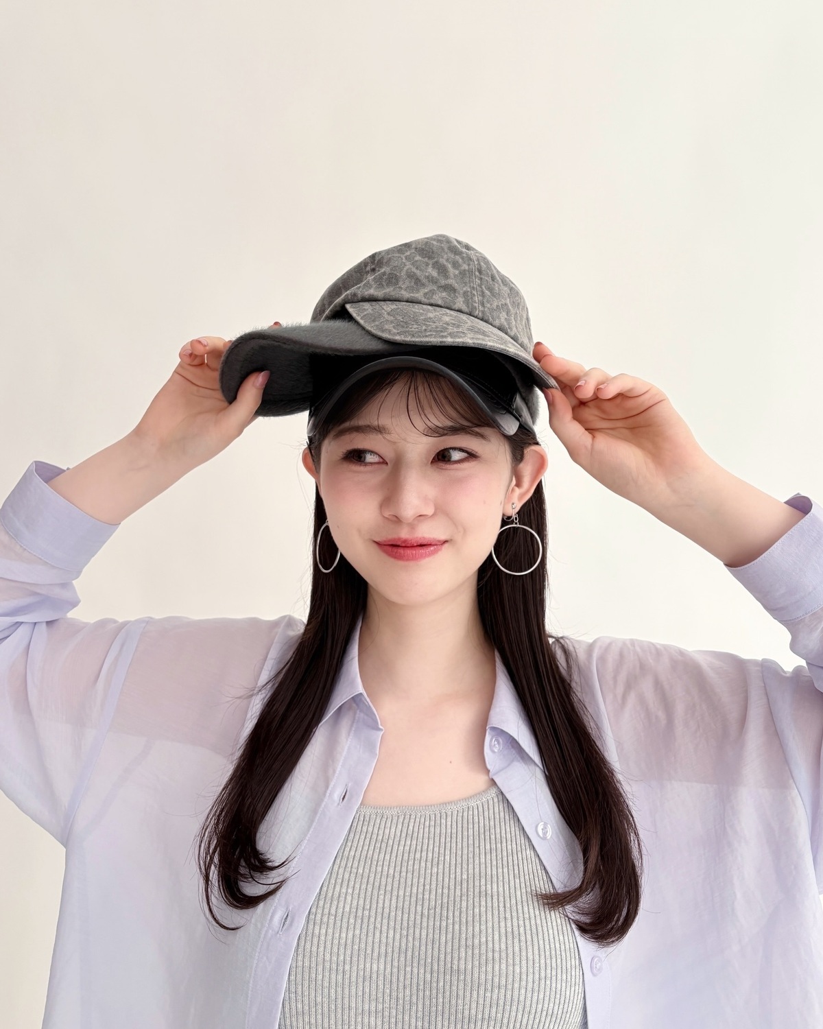 みんな春号見てくれてる〜？📖🌸今日はSTモデルが全員登場している毎年大人気の神企画✨モデルプロフからオフショット📸はんちゃんがなぜこんなに帽子を重ねて被っているのか…🧢答えは春号でチェックしてね😜！！