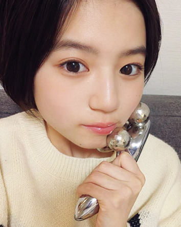 【佐々木満音】『ReFa』のローラーでマッサージするのが日課だよ