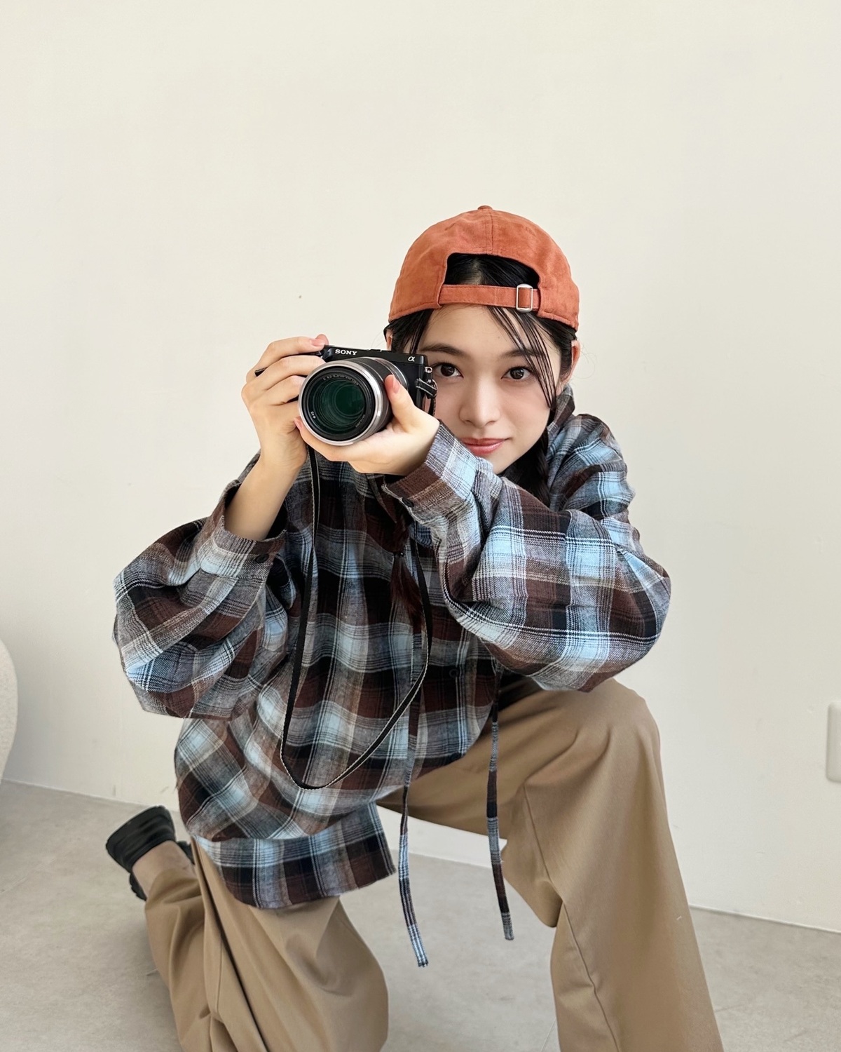 カメラマン琉衣📸🩵撮影小道具のカメラを使いこなするいでした👼🏻#月島琉衣 #STモデル #セブンティーンモデル #高校生 #オフショット