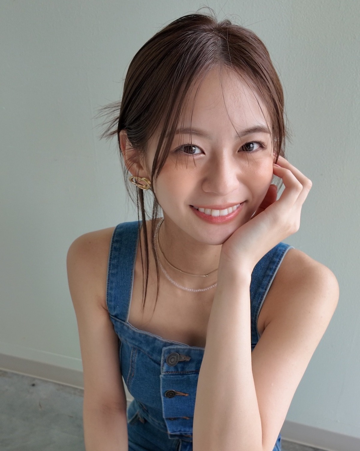 りこぴん卒業ページオフショ😘💙ナチュラルめメイクにデニムでナチュラルさが可愛い👖🍃本人もお気に入りのコーデ&カットでした✨#Seventeen #Seventeen夏号 #Seventeenモデル #