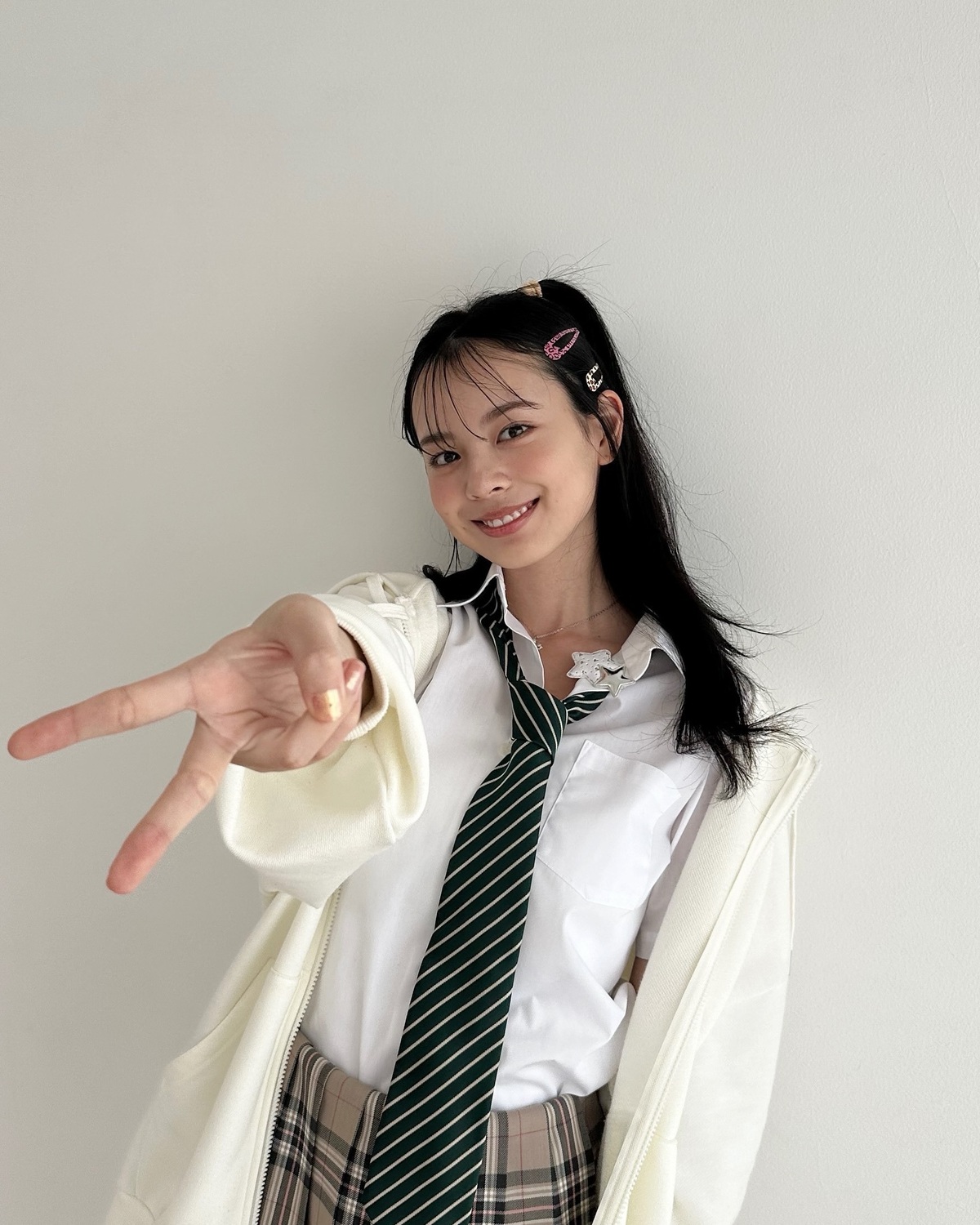 新学期が始まって1週間！みんなの学校生活はどんな感じ？🏫🎶最後のウインク舞羽がかわいすぎ🤦🏻‍♀️💓みんなは何枚目がすき？🥺コメントで教えてね⭐️#Seventeen #セブンティーン #ST夏号 #