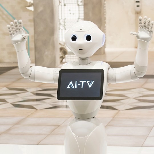 ゆりやんレトリィバァのおもしろさ爆発。若手芸人とPepperが未来の笑いを作る『AI-TV』 に注目