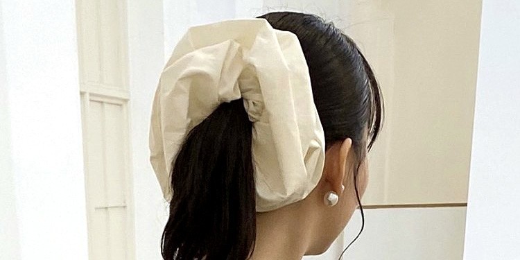 シュシュは大きすぎるくらいがかわいい！ トレンドヘアアクセ情報