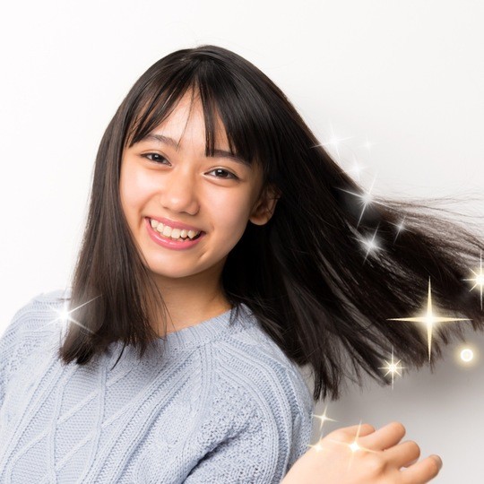 とかすだけでツヤ髪に♡　モテる女子のヒミツはちょー簡単ヘアケア！