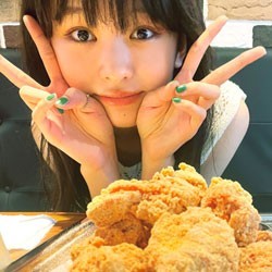 わーい♡ STモデルがおいしすぎるお肉を食べたよ〜！