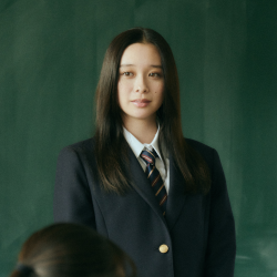 ST㋲・田鍋梨々花が謎の美少女を演じるドラマ『マイストロベリーフィルム』が絶賛放送中！　撮影の合間に主演４人でしていた黒板のラクガキ、いちばんヘタだったのは……？【マイスト特集♡第２弾】