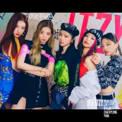 日本デビュー！ K-POPグループ『ITZY』の魅力を、雑賀サクラが語ります♪