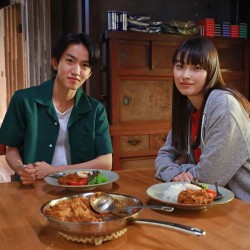 茅島みずきがカレーオタクでミステリアスな高校生に！？ 映画『スパイスより愛を込めて』絶賛公開中♡