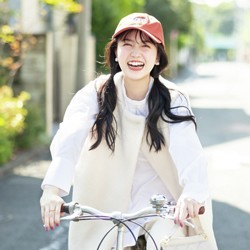 久保史緒里の妄想デート服② オールホワイトコーデで自転車デート♪