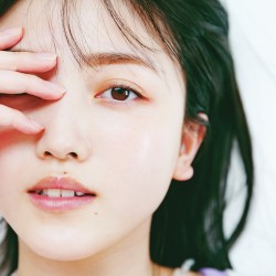 久保史緒里のベースメイクは、ファンデを使わず素肌っぽく♡