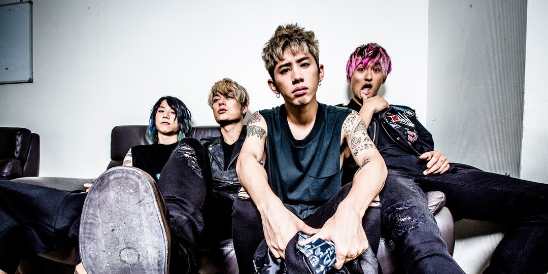 最強のロックバンド、ONE OK ROCKの4人が登場!!!!