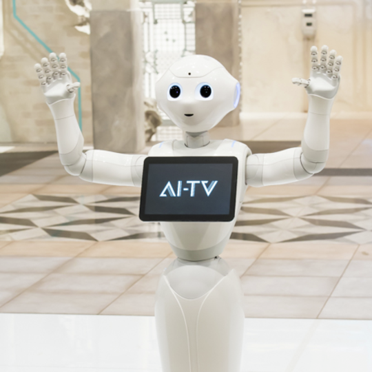 AIとコラボのバラエティー『AI-TV』 に出演で大注目の霜降り明星に接近！