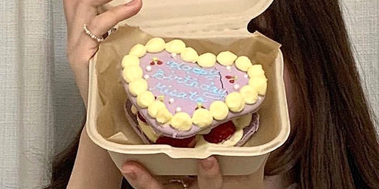 記念日ケーキは今なら「マカロンケーキ」で決まりッ！