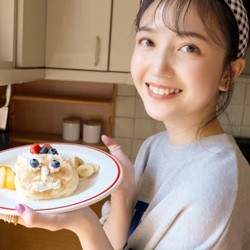 手作りパンケーキで彼氏をおもてなしする久保史緒里