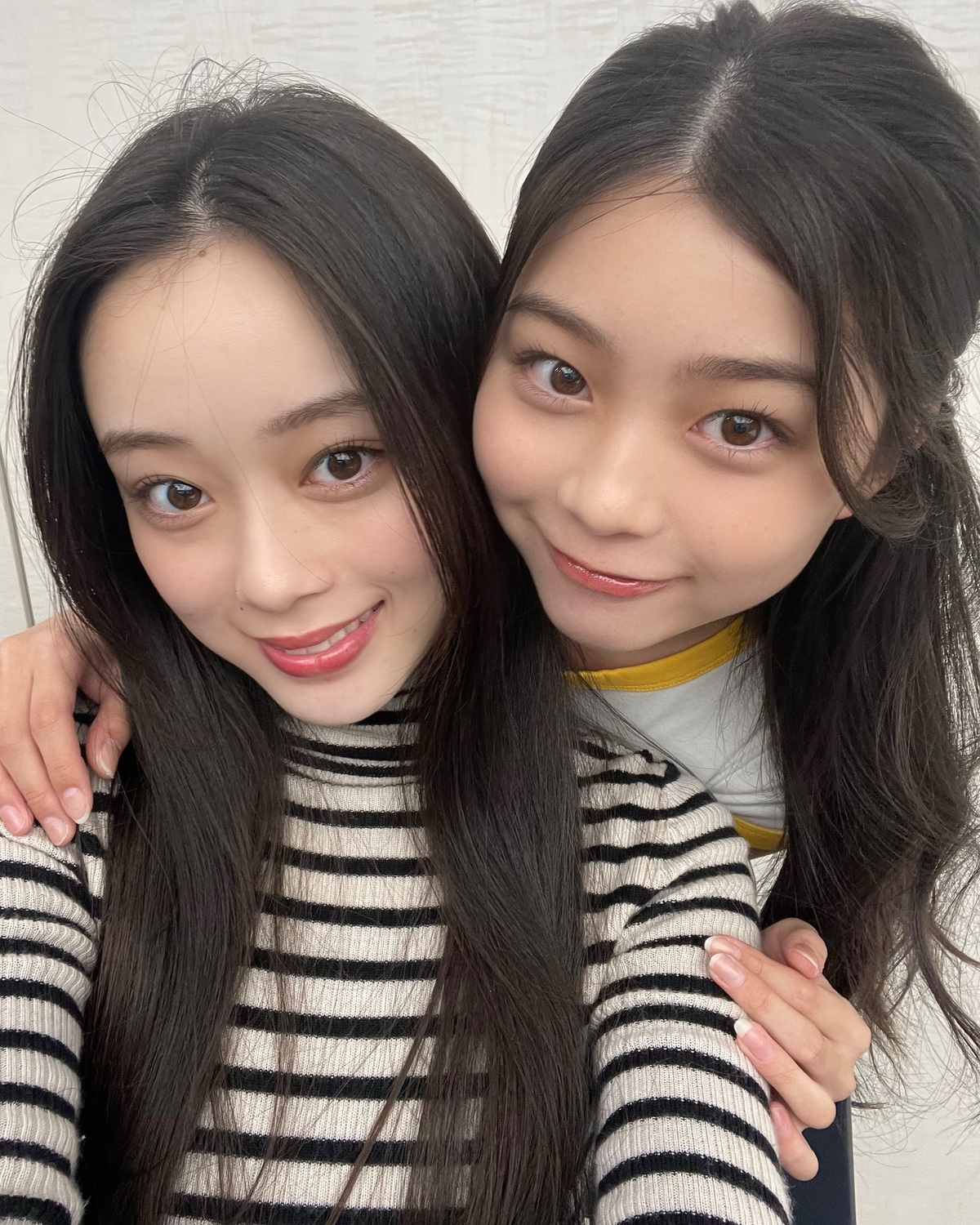 今日のオフショットはふじこ&あいにゃんの可愛すぎるセルフィーをお届け👩🏻‍❤️‍👩🏻💕⊹₊⟡⋆˚⊹—————————⊹₊⟡⋆˚⊹Seventeen夏号発売中📖🍉STモデルのオフショットがもっとみたいコ