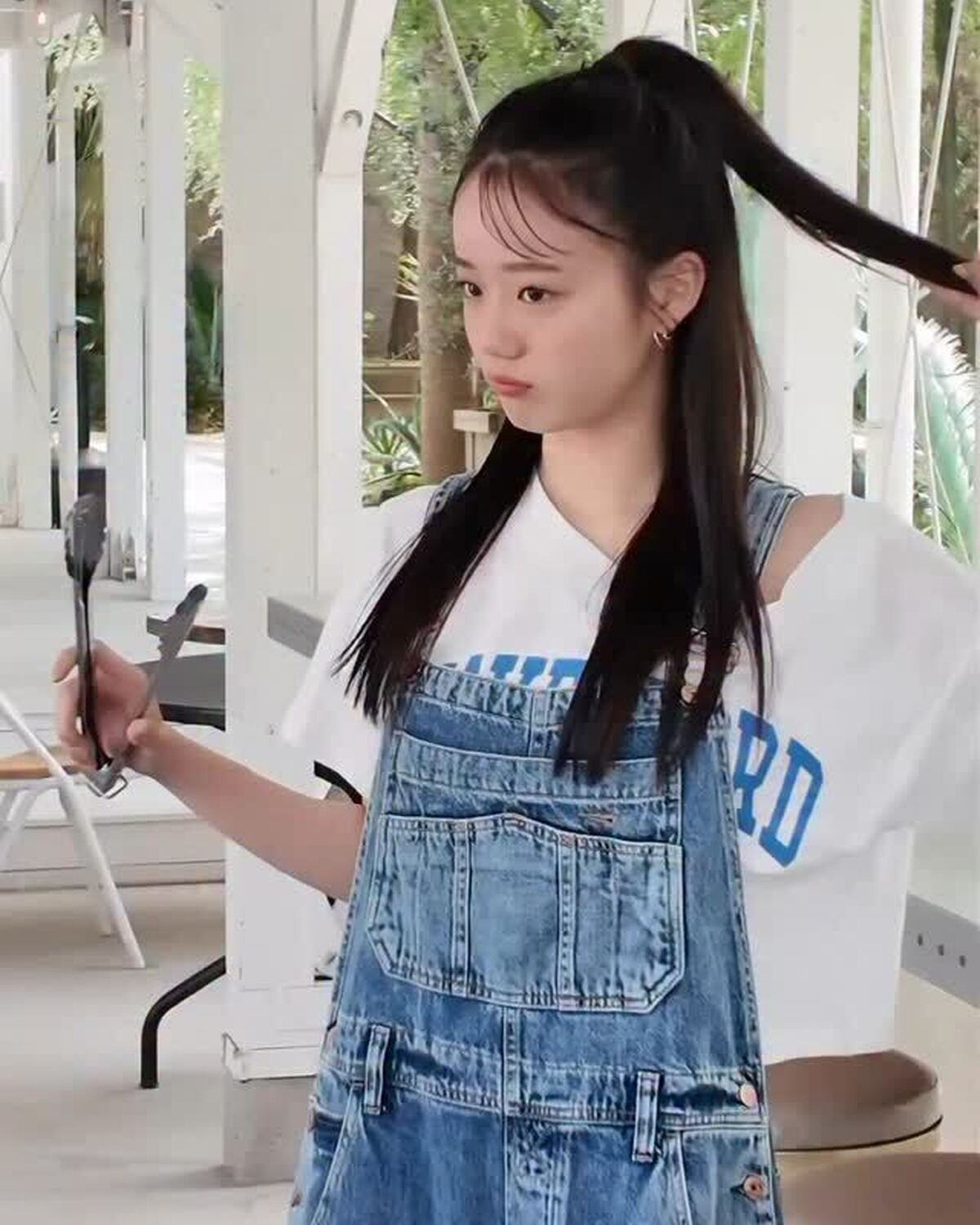 瑠菜とバーベキュー🍖🌽🧅途中お肉を焼いてくれてる風？の瑠菜がいます🥺みんなでBBQしたら絶対楽しいよね〜！と盛り上がっていたモデルたち💛#Seventeen #セブンティーン #ST夏号 #雑誌 #フ