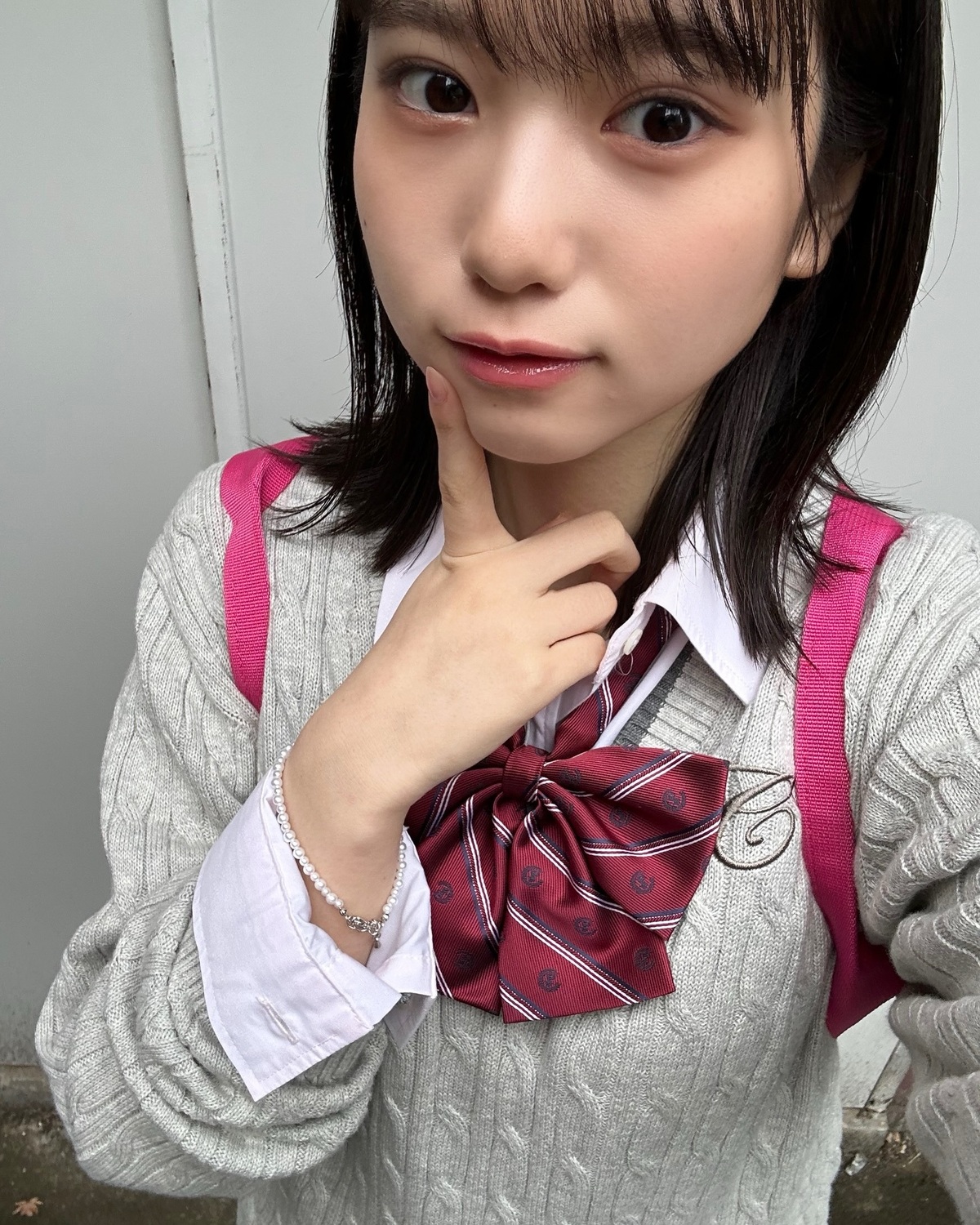 お待たせしました🩷三莉音のオフショット📸Seventeenでは初の制服撮影🏫ドキドキしながらも同い年のモデルたちと一緒に頑張りました😋🎵#増田三莉音 #Seventeen春号 #乃木坂46 #制服コー