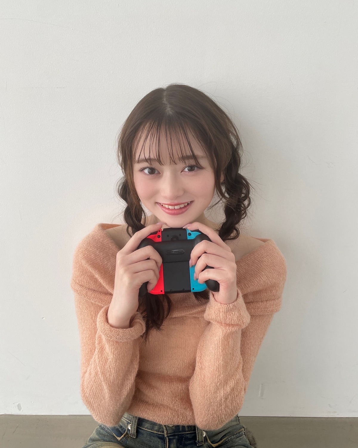 ⋆·˚. ݁₊ ⊹HAPPY BIRTHDAY YUNA⊹⋆·˚. ݁今日は #高比良由菜  ちゃんのお誕生日🎂🎀ゲーマーゆなならしくゲームを持ったオフショでお祝い🎮🎉みんなもコメントで一緒にお祝いし