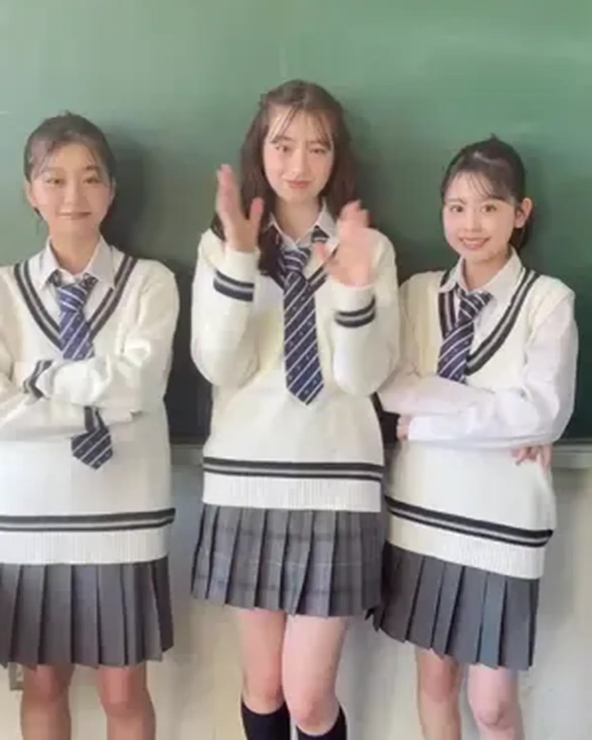 また明日から1週間がんばろ〜👩🏻‍❤️‍👩🏻🏫💞 #葛西杏也菜 #稲光亜依 #梶原叶渚 #jk #高校生　
