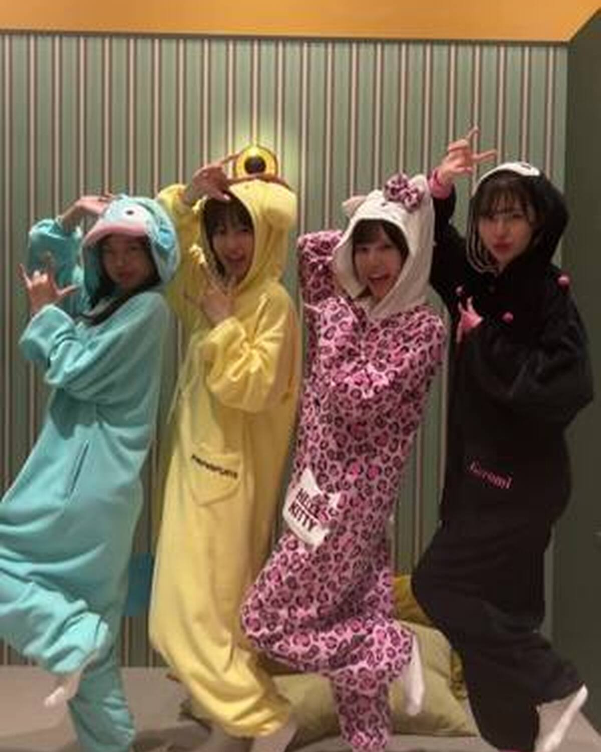 着ぐるみパジャマパーティー🥰💗🎉 一発撮り🤣 #小國舞羽 #森﨑美月 #髙橋快空 #石川花 #着ぐるみ @小國舞羽(まう) @mizuki @快空