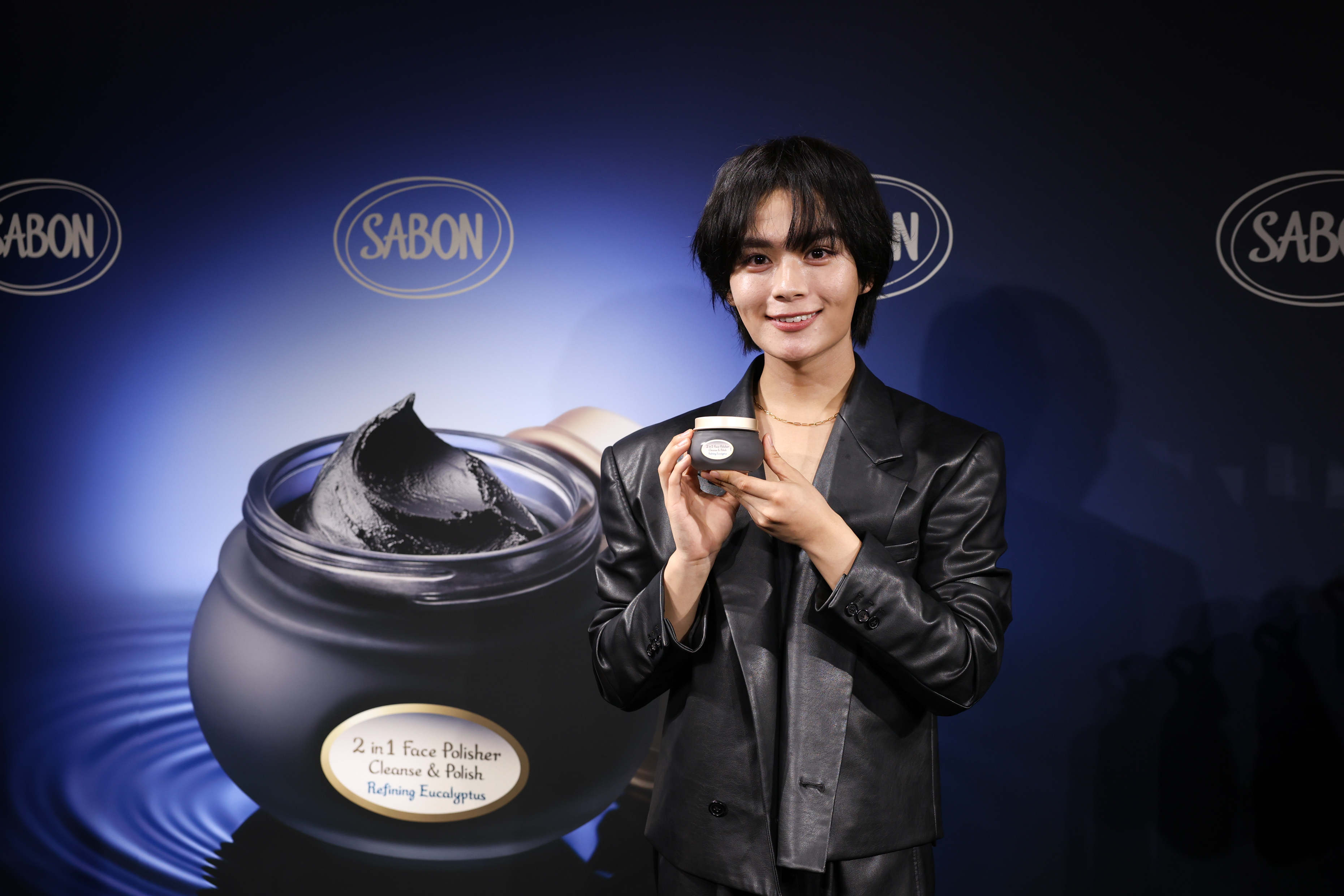 「SABON NOIR」の特別イベントでなにわ男子・大西流星が漆黒の美容体験♡