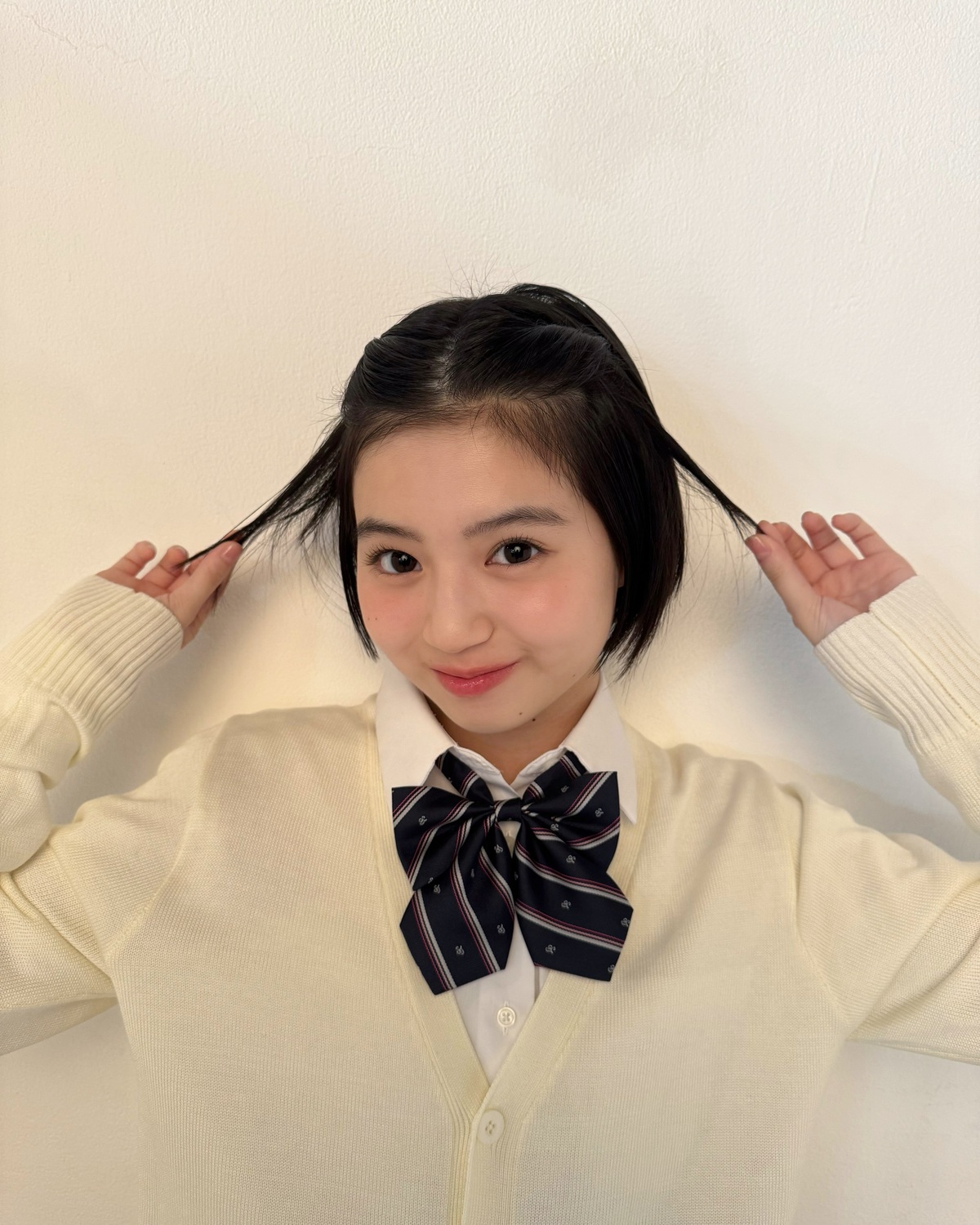満音のごきげんオフショット👼🏻📸🤍ST㋲デビューしたときよりポーズや表情のレパートリーが増えてきたよね🐈✨ 7月1日発売の夏号でミスセブンティーン2026のファイナリストもお披露目になるから先輩になり