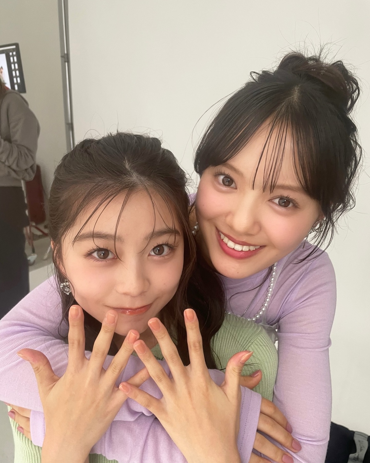 あい♡うみ のいちゃいちゃショット📸あいにゃんのことが大好きなうみ🤣💞優しい性格も見た目もぜーんぶが好き！と本人を前にしてもベタ褒め🥰ミスセブンティーン2024の同期👩🏻‍❤️‍👩🏻🎶#稲光亜依 #希