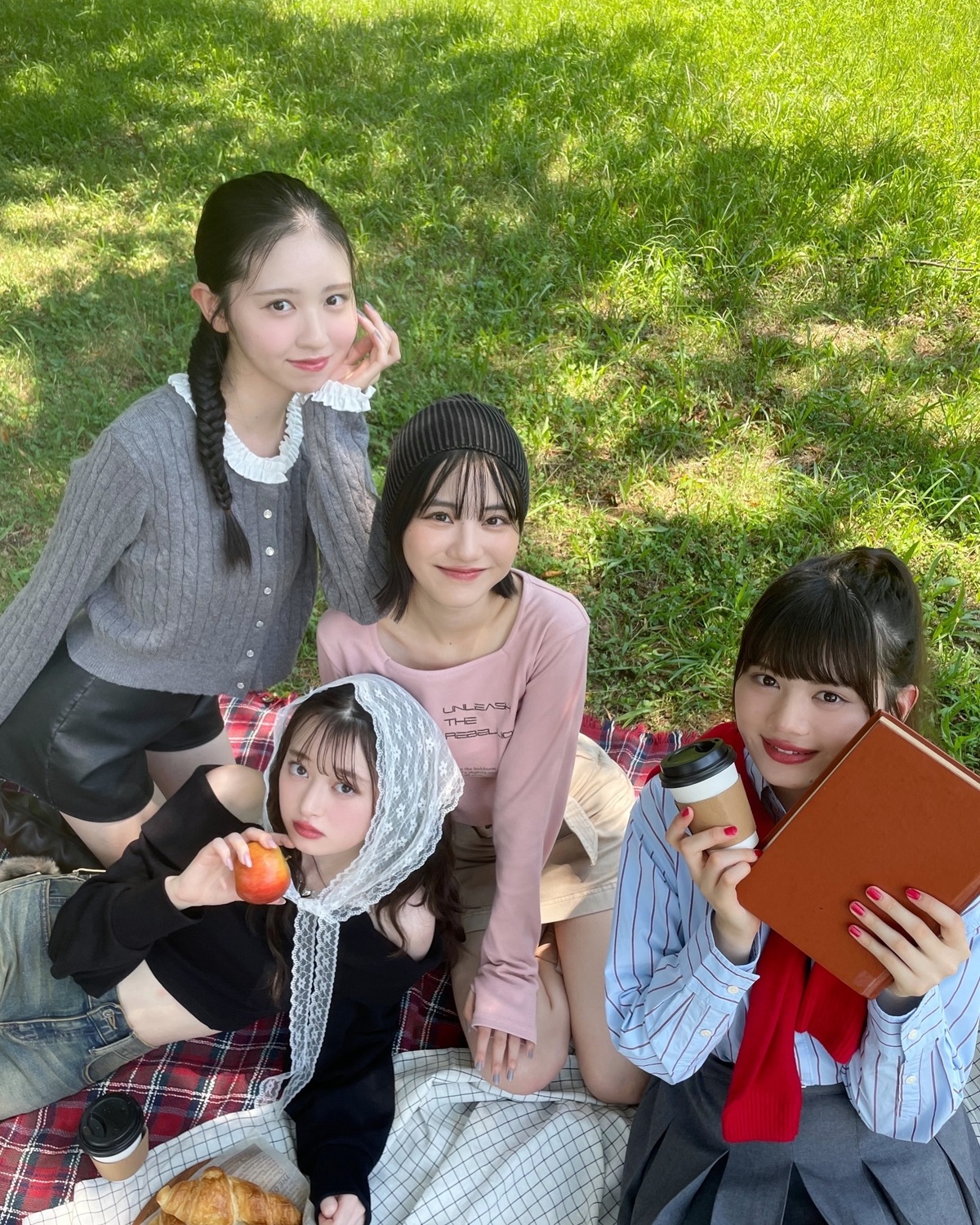 みさせいるきゆな撮影🧺🥐🥤🥨🍃4人でおしゃピク♡ #入江美沙希 #高比良由菜 #関谷瑠紀 #相羽星良 #ピクニック #オフショット #Seventeen #セブンティーン #可愛い女の子 #Seven