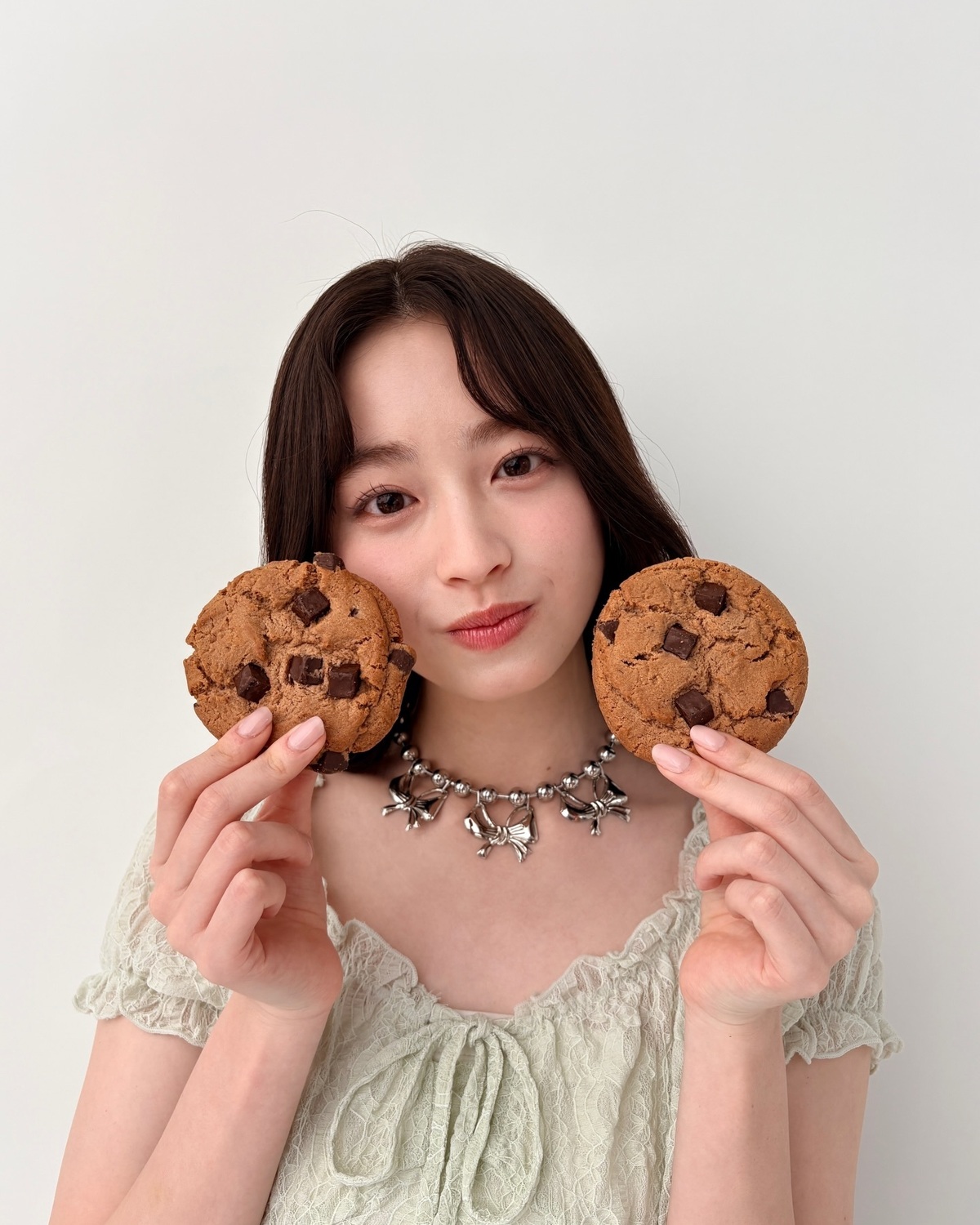 あやなとクッキー🍪🤎なぜクッキーをもっているかは春号のモデルプロフページでチェックしてね🥺👌🏻#葛西杏也菜 #Seventeen #Seventeenモデル #今日すき #可愛い女の子