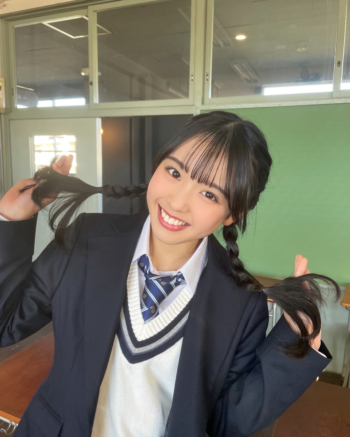 春号の撮影中も元気いっぱいごきげんみんみ👼🏻🎶春からついに #LJK ！！高校生組の中で1番年上になるからSTを引っ張っていくぞー✨という気合いも十分の様子🌸いつも頑張り屋さんのみんみ！JK生活最後の