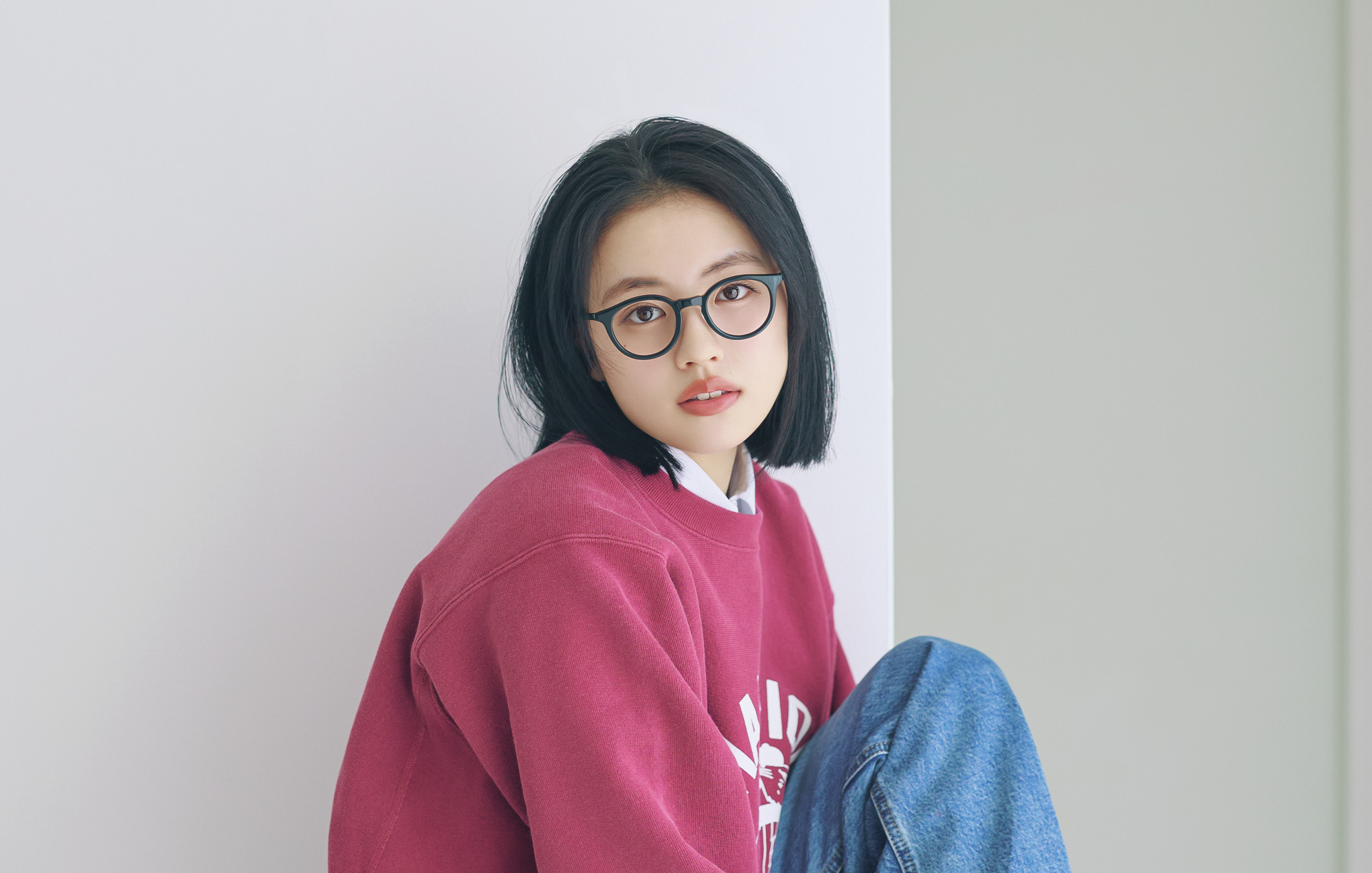 上坂樹里ちゃんのスウェット×デニムの日のストレートヘアを紹介！