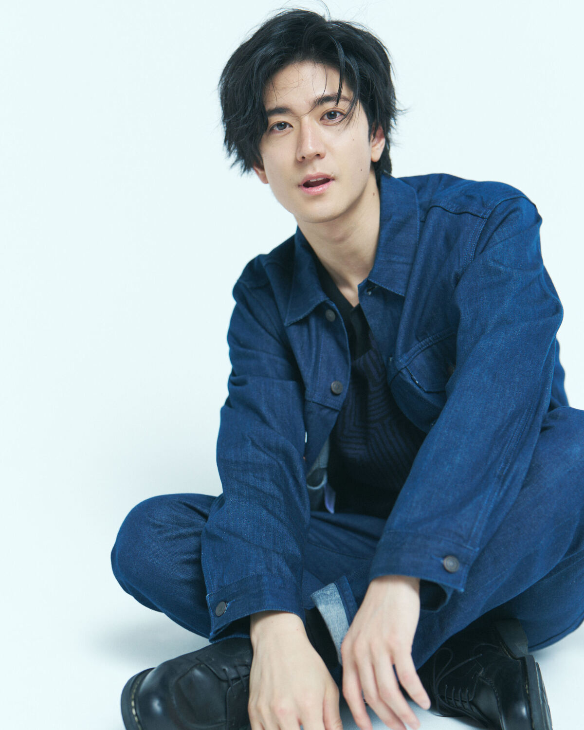中島裕翔さんの１st写真集『Hue I am』が８月６日に発売！