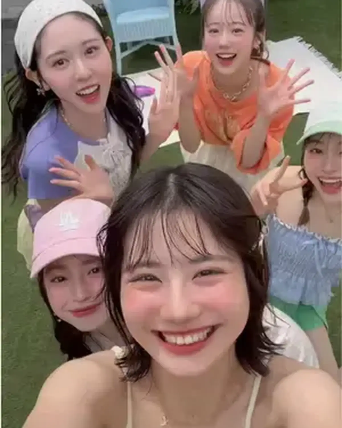 Seventeen夏号📖もうGetした？🌻私たち5人が表紙だよ〜💖🌈 #関谷瑠紀 #入江美沙希 #中島瑠菜 #葛西杏也菜 #月島琉衣