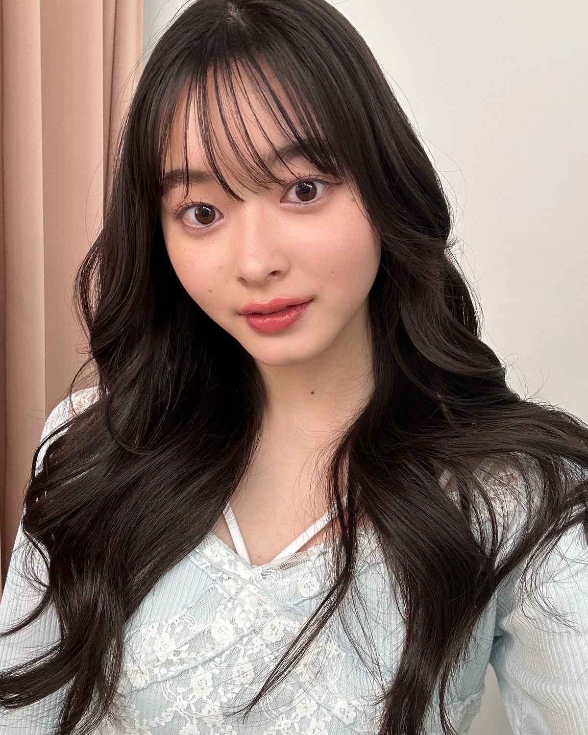 めりいのセルフィー🤳巻き髪のロングヘアで大人っぽさ増し増しのめりちゃん👸🏻🤍#Seventeen #セブンティーン #ST #雑誌 #ファッション雑誌 #滝口芽里衣 #jk #セルフィー #可愛い女の